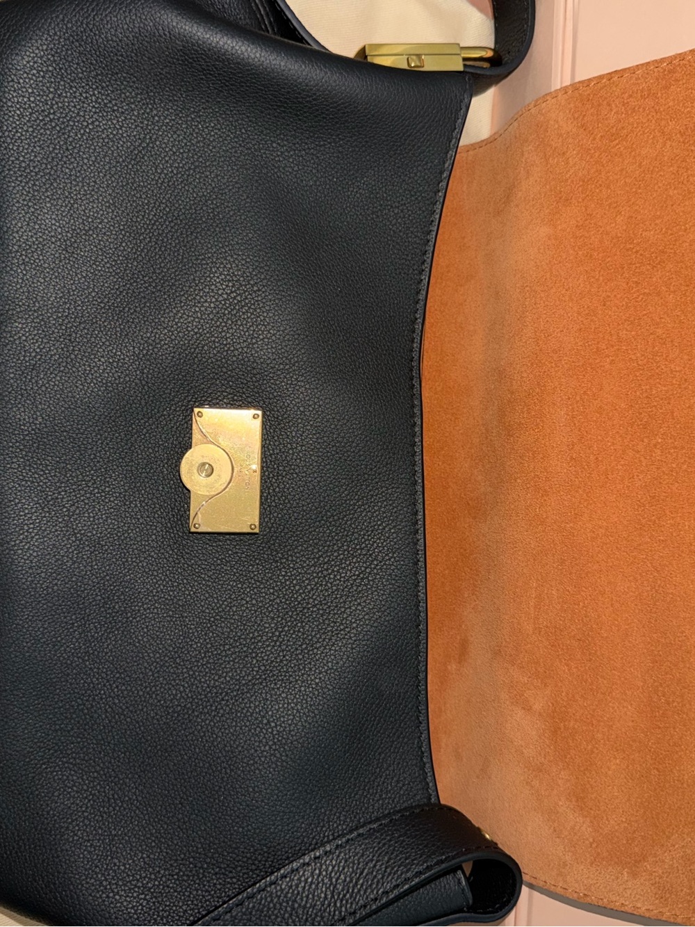 Louis Vuitton Low Key Messenger flap Bag gorgeous! - Picture 14 of 16